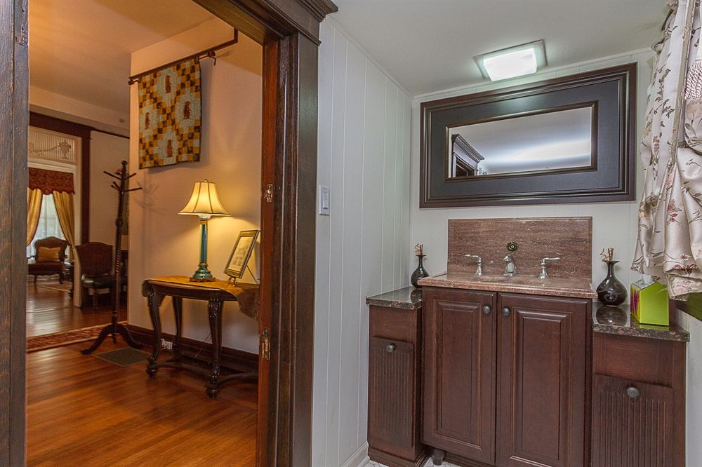 Sweet House Dreams Groundhog Day Bed and Breakfast, 1895 Victorian in