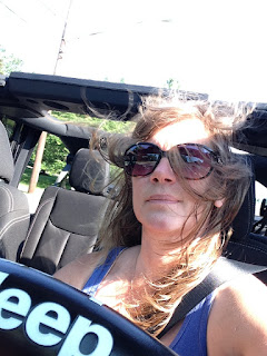 Jeep Momma Unzips Her Top with Ease!