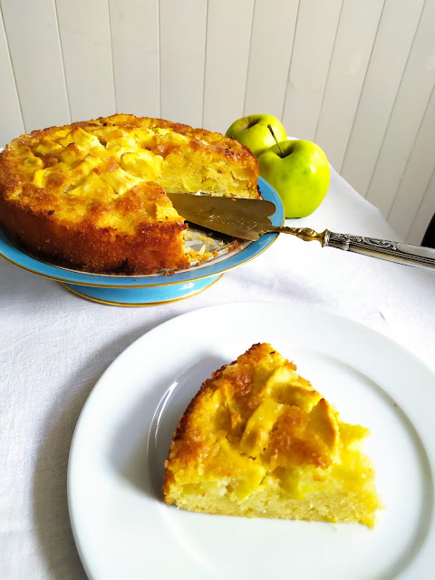 French Food Friday - Gâteau aux pommes / French Apple Cake