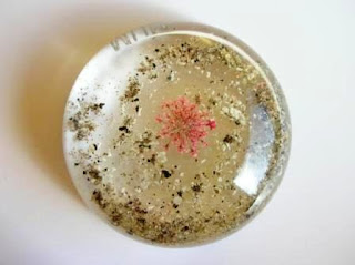 Ashes and real flower paperweight