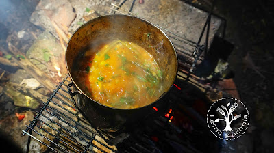 Śródziemnomorska zupa pomidorowa z ogniska