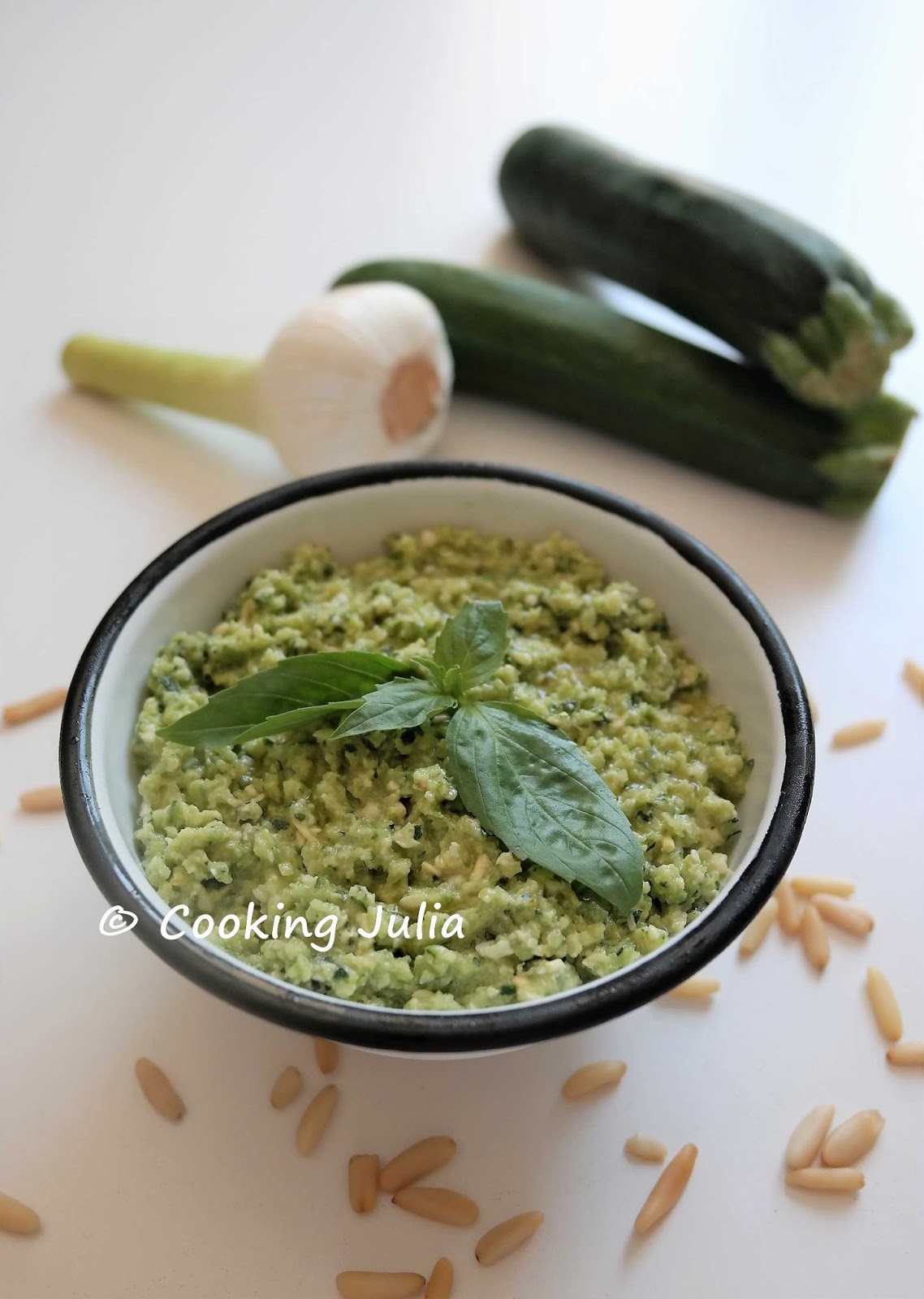 PESTO DE COURGETTES CRUES - Healthy Julia