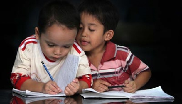 Menurut Ahli, Telepon genggam Dapat Mengundang Petir Hanya Mitos! Ini