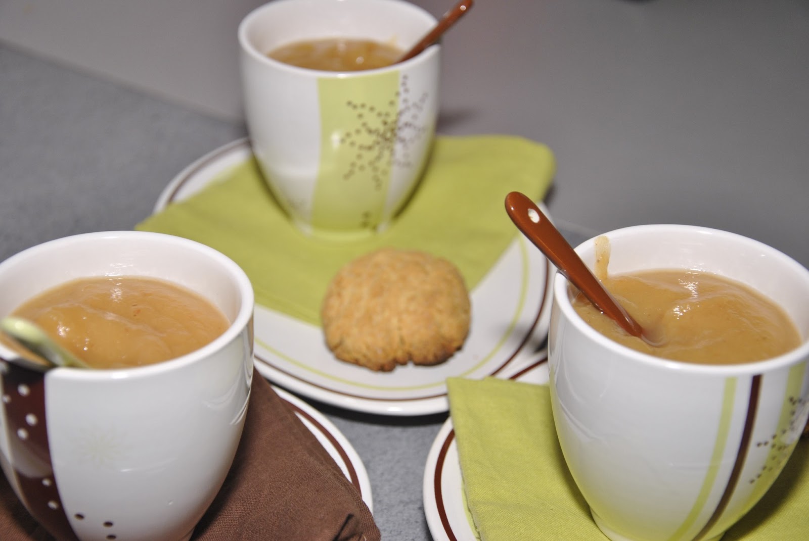 La tambouille de Charline Compote pommes, pamplemousse et dattes