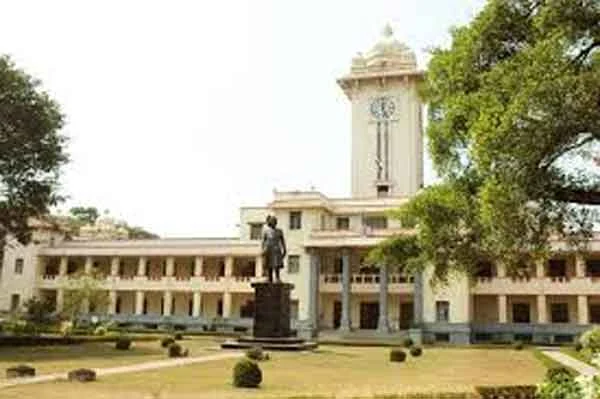 News, Kerala, State, Thiruvananthapuram, University, Teachers, Examination, Protesters, Youth Congress, Police, Arrest, Youth Congress protests against Kerala University Activists were arrested and removed