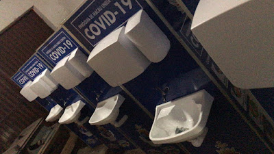 Paróquia de N.S. da Conceição de Macau disponibiliza para a população, lavabos móveis de uso coletivo.