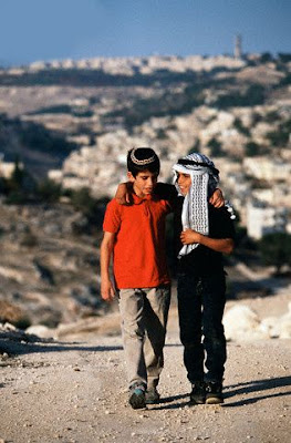 https://www.pressenza.com/es/2014/07/la-poca-cobertura-del-rayo-de-esperanza-en-la-violenta-saga-palestinoisraeli/