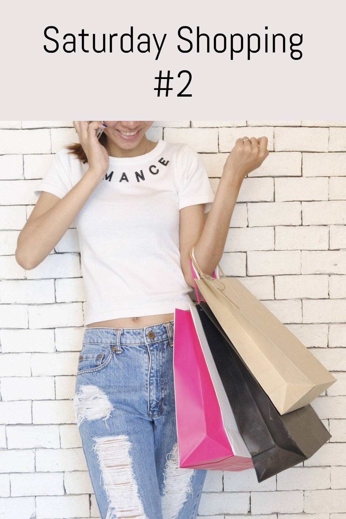 She goes shopping saturdays. шоппер good girls. покупатель в магазине. люди с покупками. шоппинг в торговом центре.