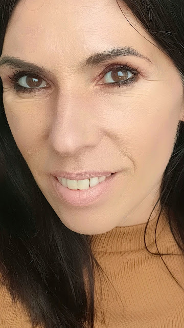 look burdeos plano rostro Paleta Courage de Revolution: Info, swatches y 3 looks con ella 18