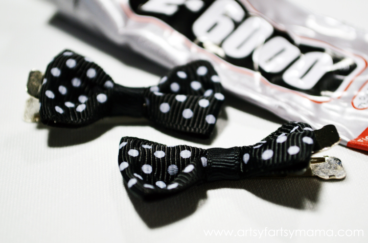 Easy DIY Hair Bows at artsyfartsymama.com #hair #bow #easyDIY