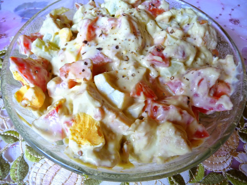 SPLENDID LOWCARBING BY JENNIFER ELOFF CHICKEN SALAD WITH AVOCADO DRESSING