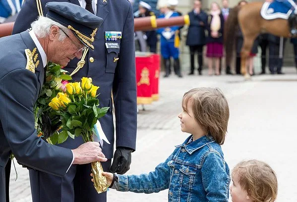 Queen Silvia, Princess Victoria, Princess Estelle, Prince Oscar, Princess Sofia, Prince Alexander, Princess Madeleine and Princess Leonore watched the celebrations