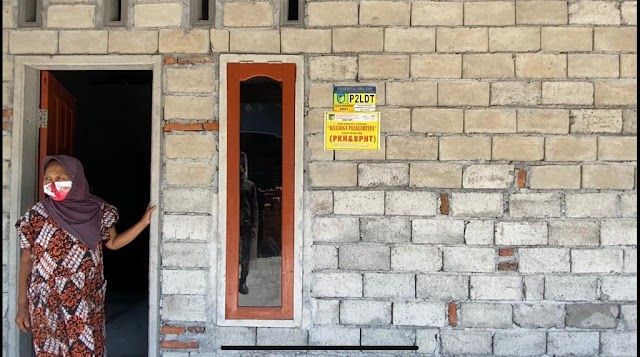 Sumringah Raut Wajah Mbah Sutinah Warga Desa Kapi Kunjang Usai Rumahnya di Bedah Oleh Abah Sentot Djamaludin 