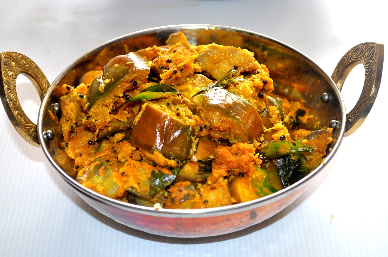 Brinjal Semi Curry/Poriyal and Ulundhu /Medhu Vadai - Prema&amp;#39;s Culinary