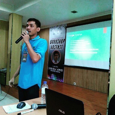 Yasirli Amri Internet Marketer Indonesia Bukan Pembicara Internet Marketing Yang Ngaku Paling Hebat. Ayo Cari Cara Nyari Duit Di Internet, Ayo Gedein Anunya Indonesia!