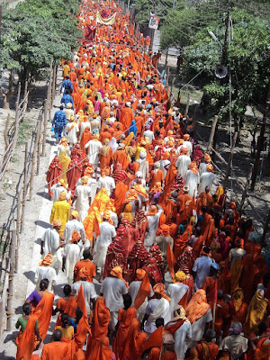Hindu pilgrims going to the site of Kumbhmela!