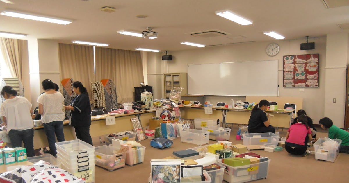 附中の小窓 バザーの準備をしていただいています
