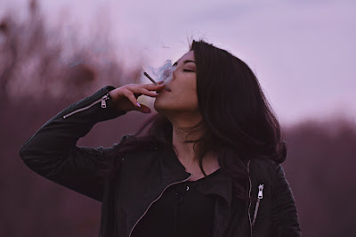 Smoking by Girls chillyblog.com Smoking by Girls
