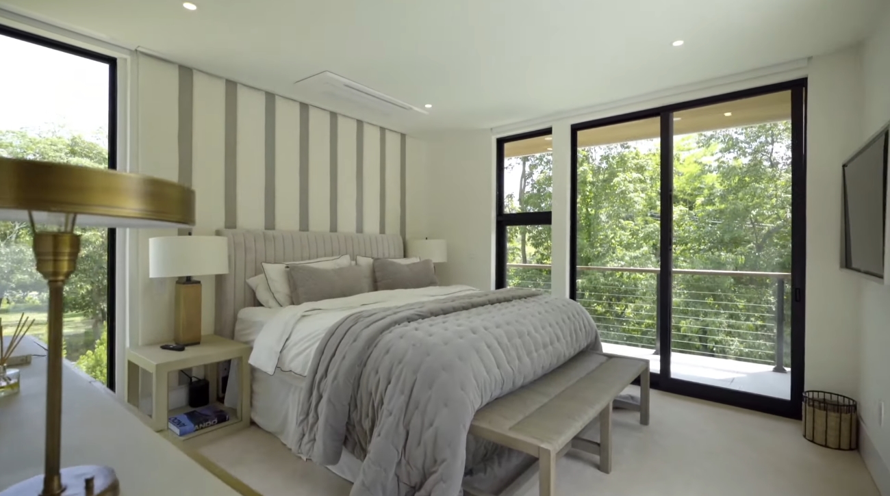 18 Photos vs. Unique Modern Home in Shelter Island, New York - Luxury House & Interior Design Video Tour