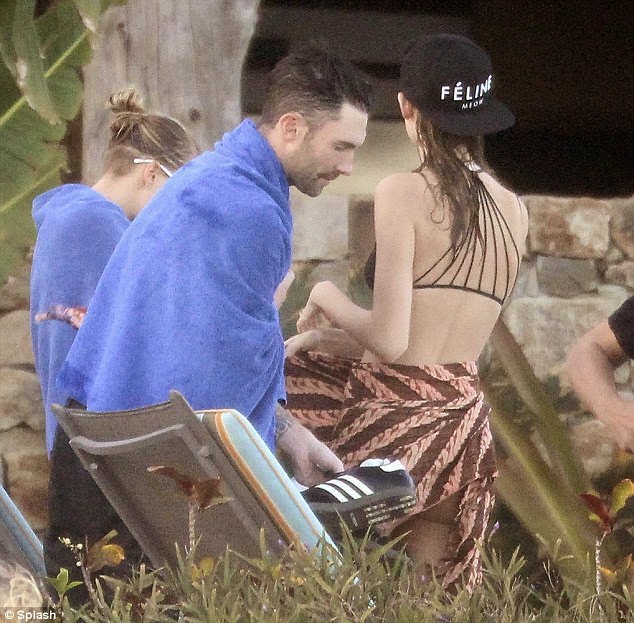 Adam Levine &amp; Behati Prinsloo married in Los Cabos, the