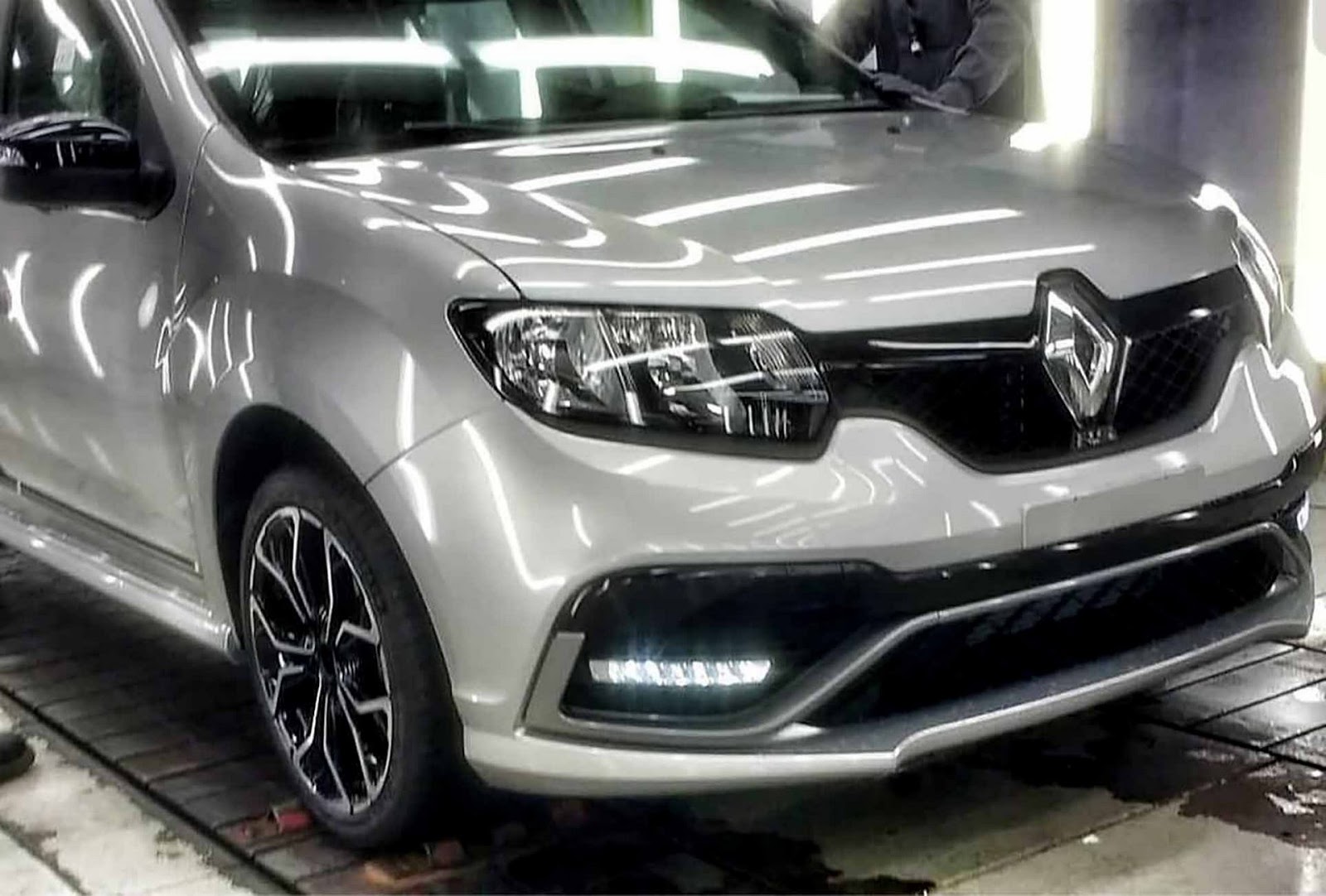 Novo Renault Sandero 2020 fotos mostram o facelift