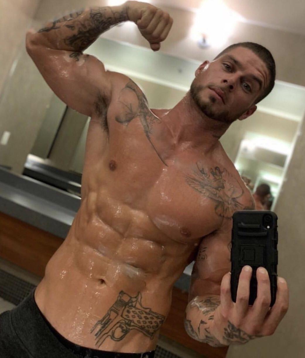 sexy-bad-boy-dilf-shirtless-tattoo-hunk-daddy-fighter-sweaty-sixpack-abs-wet-biceps-flex-selfie