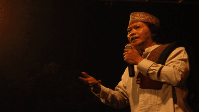 Kumpulan Puisi Pilihan Emha Ainun Najib Dari 1975 - 1994 Tema Religi Dan Tentang Cinta!