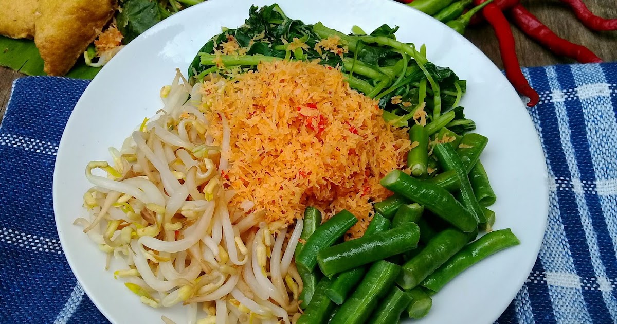 Cara membuat urap sayur dengan bumbu kelapa parut yang