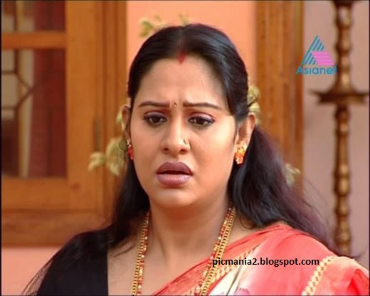 south indian mallu serial actor beena antony hot pic exposing sexy  cleavage