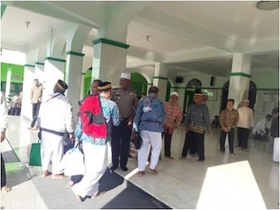 DANRAMIL GEMOLONG KOMSOS DENGAN TOGA