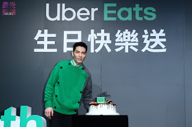 Uber Eats 為「今晚，我想來點...」首波代言人蕭敬騰送上驚喜蛋糕，共同歡慶四週年！