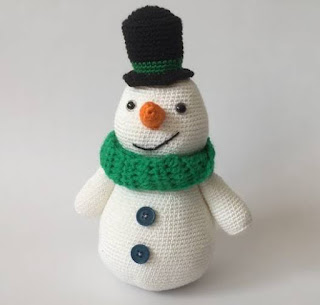 PATRON GRATIS MUÑECO DE NIEVE AMIGURUMI 45667