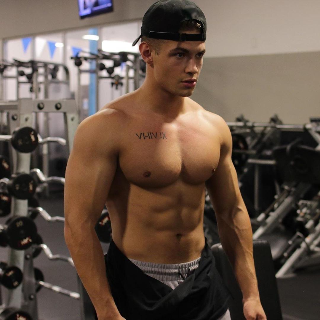 handsomegymdudesbarechestbodiesfitmusclehunks