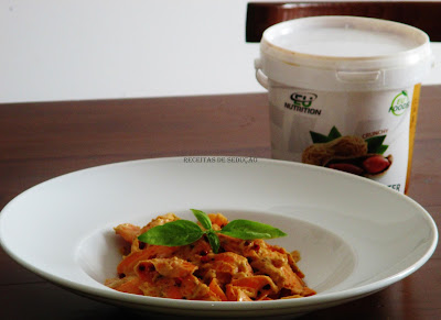 Tagliateli de Cenoura ao Molho de Amendoim