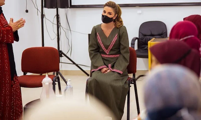 Queen Rania is wearing Jennifer Chamandi Olive green suede lorenzo pumps. Apple watch