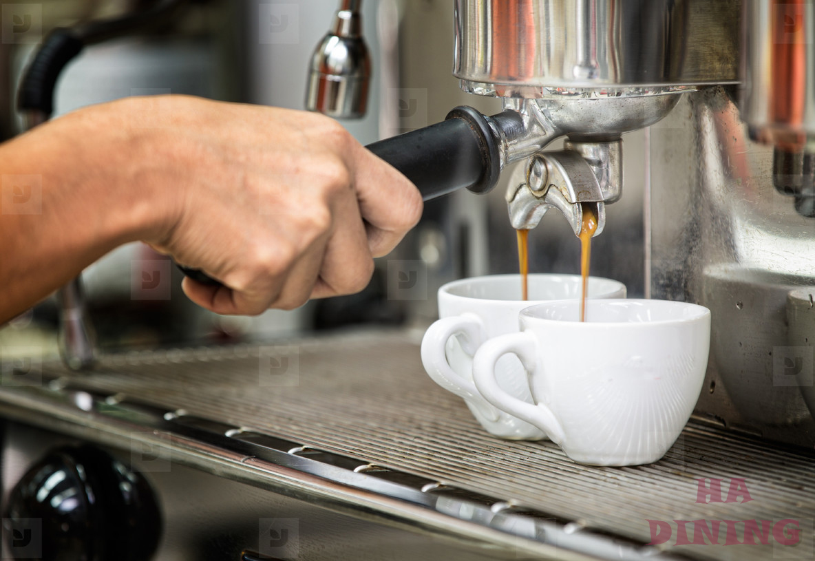 ماكينة الاسبريسو Espresso Machine ما هي ؟ وكيف تعمل؟ | ᕼᗩ ᗪIᑎIᑎG