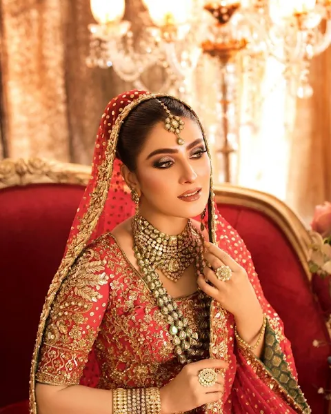 Ayeza Khan looks stunning in dazzling traditional deep red bridal gown by Nomi Ansari