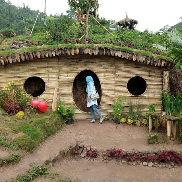 rumah hobbit lembah semilir