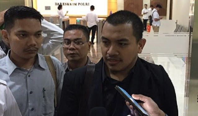 FP1 Batal Gugat ke PTUN, Aziz: SKB Kotoran Peradaban, Buang Saja di Septic Tank FP1 Batal Gugat ke PTUN, Aziz: SKB Kotoran Peradaban, Buang Saja di Septic Tank