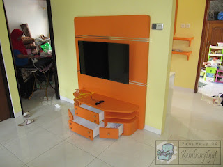 Kitchen Set Dan Rak TV Warna Oranye  - Furniture Semarang