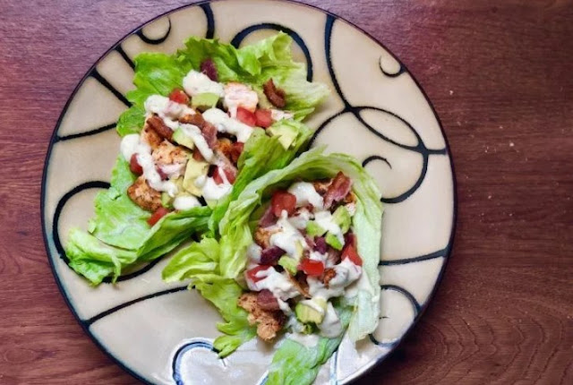 Chicken, Bacon, Avocado Ranch Lettuce Wraps #healthy #lowcarb