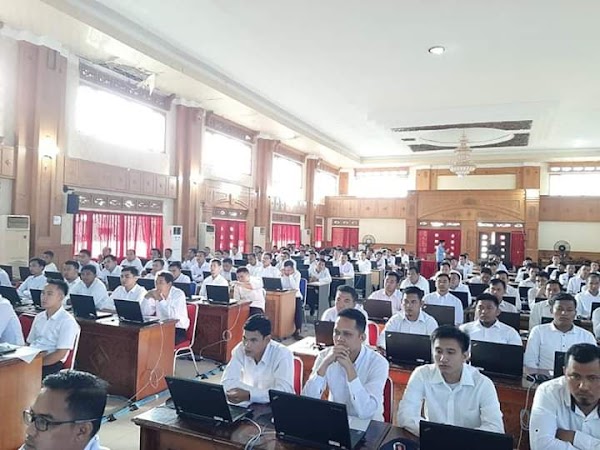 Bupati Tebo H. Sukandar Tinjau CAT ASN Tebo Hari Pertama Bupati Tebo H. Sukandar Tinjau CAT ASN Tebo Hari Pertama