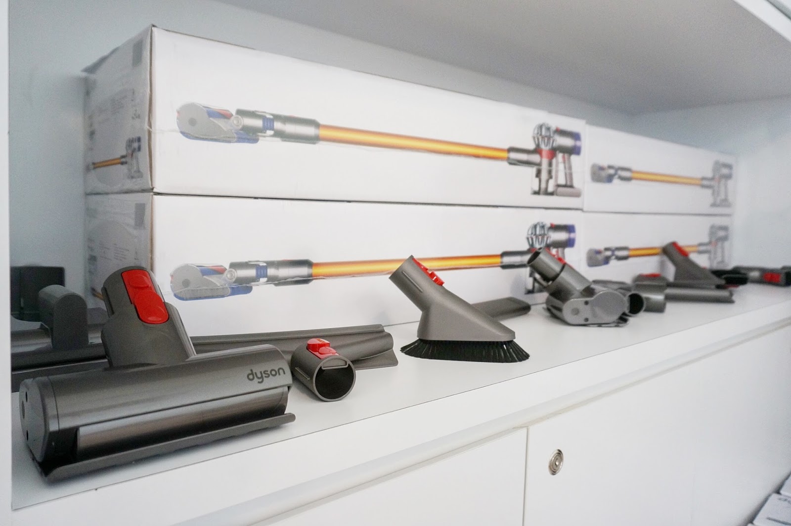 Dyson V8 Sucks, Big Time!