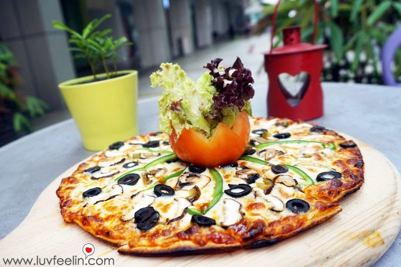 CAFFEiNATED Puchong Mushroom Pizza