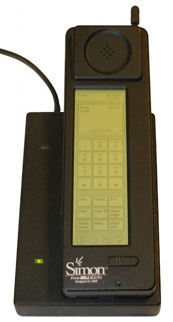 Первый вариант смартфона под названием Simon выпустила компания IBM