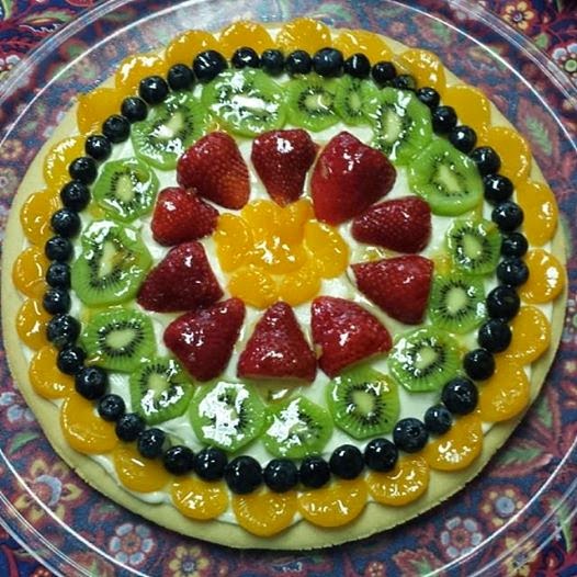 Fruit pizza, sweet pizza, summer desserts, 4th of July desserts,cream cheese frosting,fruit pizza,the cookie couture fruit pizza,summer desserts,cookie pizza,tartaleta de frutas,pizza de frutas,how to make a fruit pizza,fruit pizza recipe,