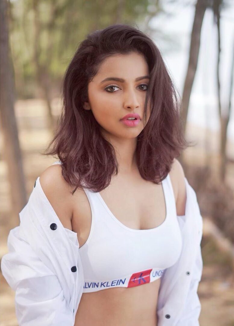 actress Anicka Vikhraman photos