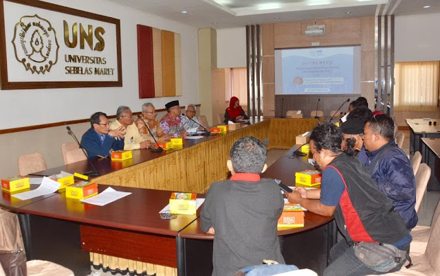 UNS Berikan Gelar Doktor Kehormatan Kepada Panglima TNI