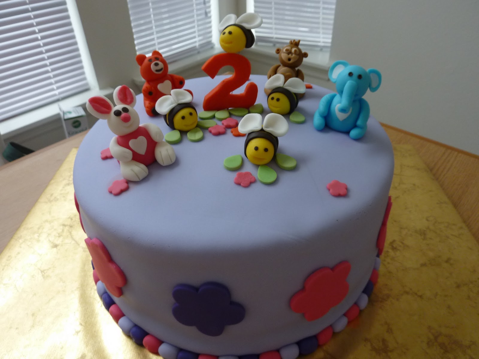 Orlando Günlüğü Doğum Günü Pastası ve Minik Gumpaste Figurler