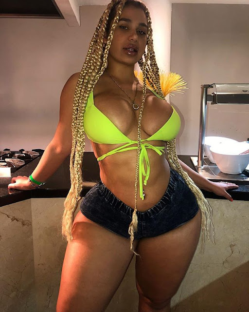Carmela Habibi Hot & Sexy Pics Carmela Habibi Hot & Sexy Pics